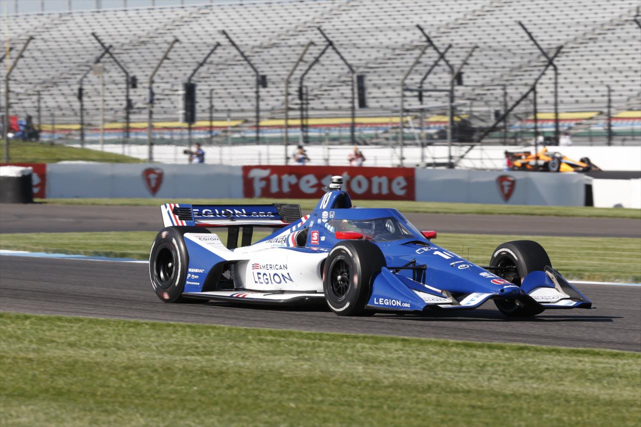 Palou limits damage in chaotic Indy race